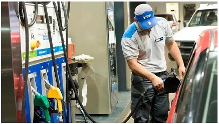 cuanto-gana-un-playero-estacion-servicio-marzo-2026-ypf-shell-y-axion