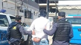 policias aprehenden